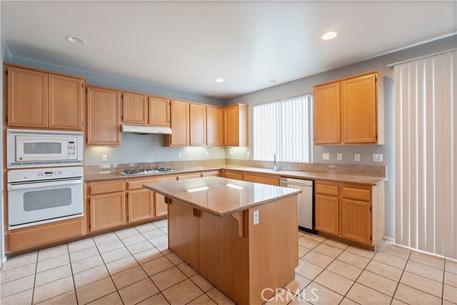 12569 Mesa View Drive, Victorville CA: https://media.crmls.org/medias/b5313f17-dda6-40da-a933-5dae6bc41053.jpg