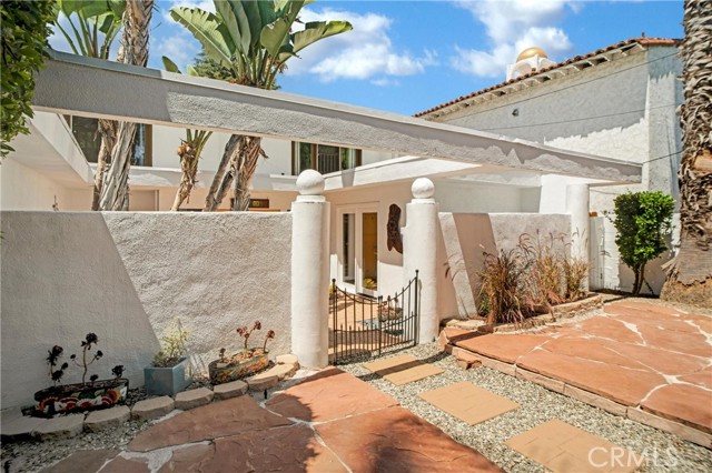 Detail Gallery Image 4 of 45 For 11967 Sunshine Ter, Studio City,  CA 91604 - 4 Beds | 3 Baths