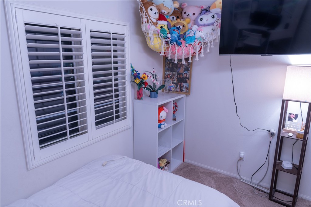 https://media.crmls.org/medias/b532749b-9d15-4e6d-a218-a326fc62e1e0.jpg?preset=X-Large