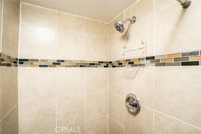 Image 21 of 29 For 15501 Eliot  