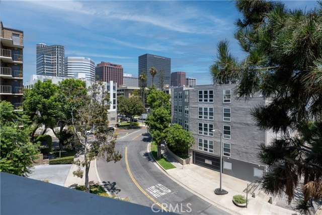Detail Gallery Image 20 of 21 For 1361 Kelton Ave #403,  Los Angeles,  CA 90024 - 2 Beds | 2 Baths