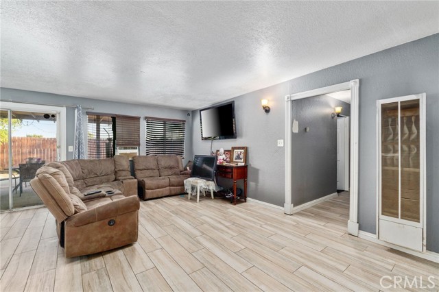 Detail Gallery Image 15 of 34 For 645 E King, Rialto,  CA 92376 - 4 Beds | 2 Baths