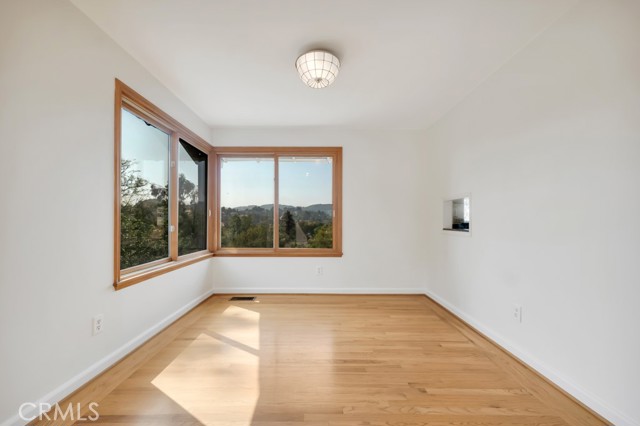 22210 Miston Drive, Woodland Hills CA: https://media.crmls.org/medias/b537747d-1811-4e4e-9894-80183915b9ba.jpg