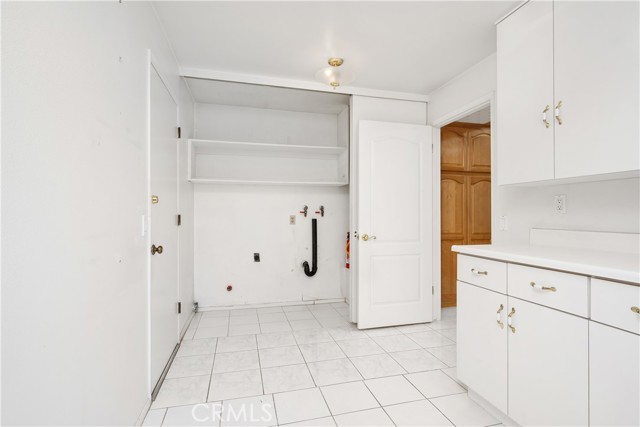 Detail Gallery Image 13 of 40 For 652 via Zapata, Riverside,  CA 92507 - 3 Beds | 2/1 Baths