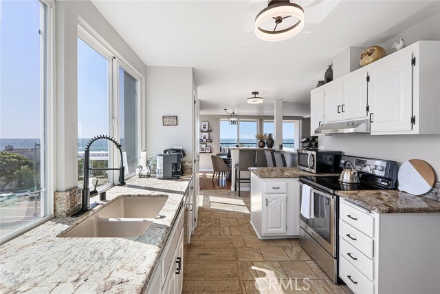 Detail Gallery Image 14 of 32 For 800 Manhattan, Manhattan Beach,  CA 90266 - 2 Beds | 2 Baths