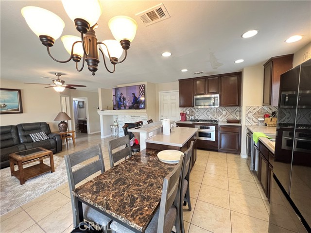 Detail Gallery Image 9 of 23 For 26365 Prairie Ln, Moreno Valley,  CA 92555 - 4 Beds | 3 Baths