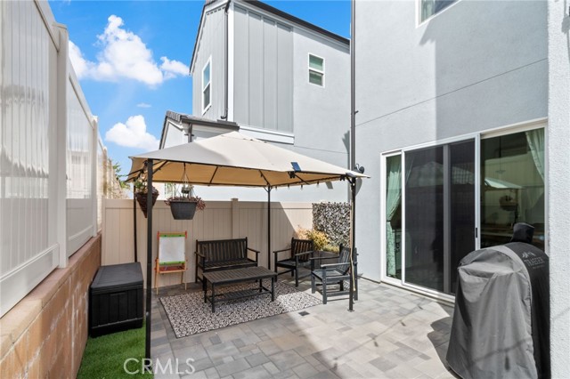 Pergola included in sale