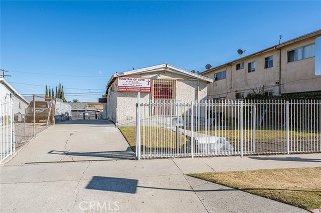 Detail Gallery Image 1 of 41 For 11154 S Broadway, Los Angeles,  CA 90061 - 5 Beds | 4 Baths