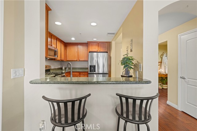 Detail Gallery Image 18 of 45 For 6800 Corbin Ave #104,  Reseda,  CA 91335 - 2 Beds | 2 Baths