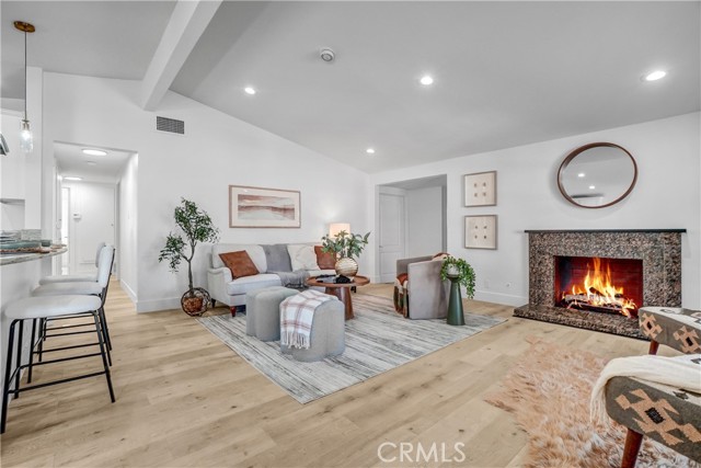 Detail Gallery Image 3 of 24 For 4122 W Kent, Santa Ana,  CA 92704 - 4 Beds | 4 Baths