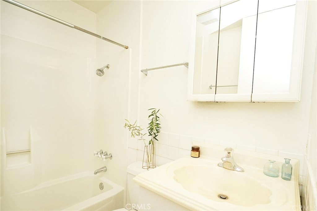 6542 Ocean Crest Drive C114