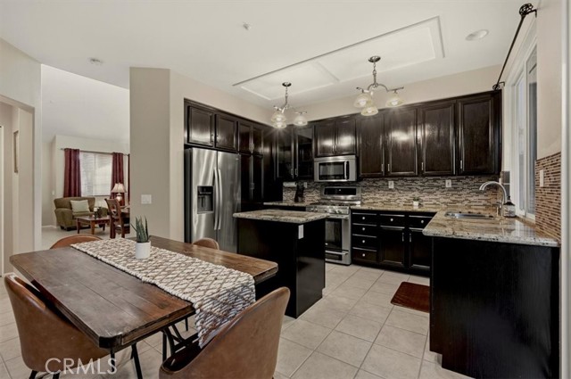 Detail Gallery Image 9 of 58 For 14666 Ontario Cir, Fontana,  CA 92336 - 4 Beds | 2/1 Baths