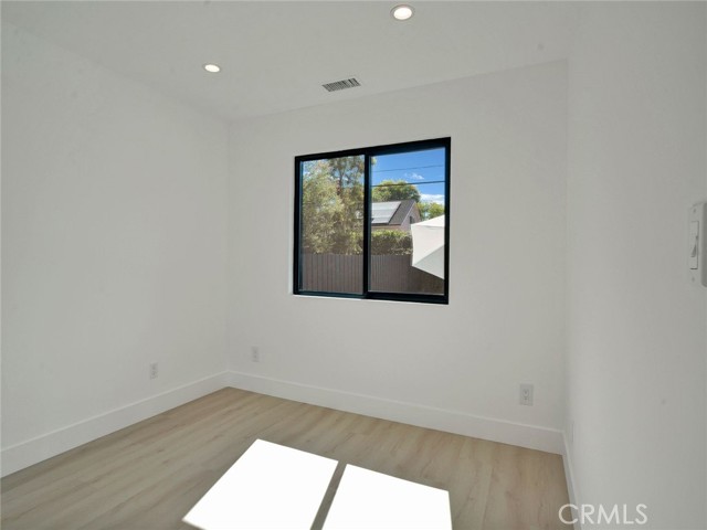 6667 Royer Avenue, West Hills CA: https://media.crmls.org/medias/b53d2790-88ab-4852-bfe5-021df48b7cf7.jpg