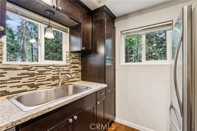 Detail Gallery Image 11 of 43 For 355 Hartman Cir, Cedarpines Park,  CA 92322 - 3 Beds | 3 Baths