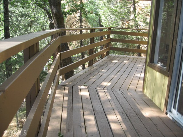 Detail Gallery Image 7 of 9 For 2756 Circle Dr, Running Springs,  CA 92382 - 2 Beds | 1/1 Baths