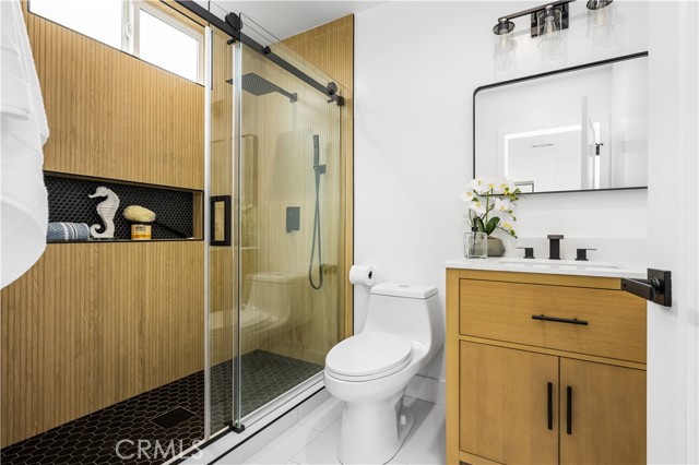 6005 S La Brea Avenue, Los Angeles CA: https://media.crmls.org/medias/b53d761a-c5ad-4e90-b8a0-a1c9ebe15425.jpg