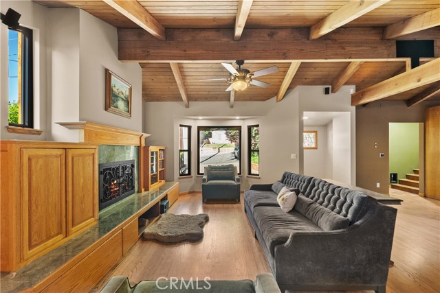 Detail Gallery Image 4 of 54 For 25009 Atwood Bld, Newhall,  CA 91321 - 3 Beds | 2/1 Baths
