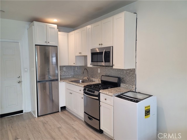 17559 LEMAY, Lake Balboa CA: https://media.crmls.org/medias/b53e3417-04e2-4fae-9f51-19a449142442.jpg