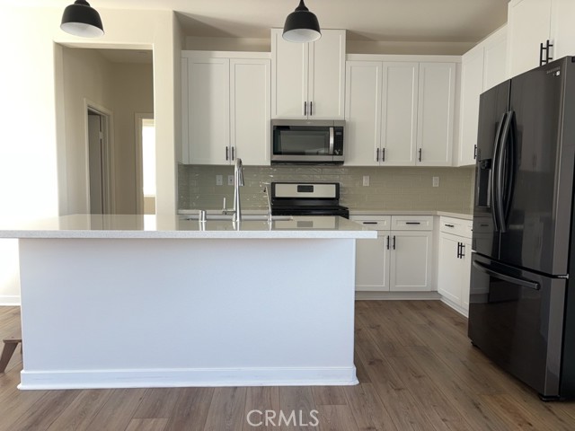 15992 Jaime Lane, Fontana CA: https://media.crmls.org/medias/b53e6b91-e74f-4250-80ca-684bbf41ae4d.jpg