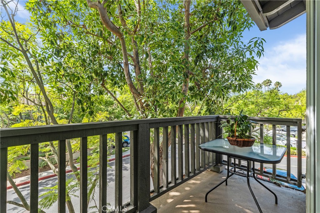 https://media.crmls.org/medias/b53e89a0-2d1d-462a-b81c-d9877ee2732d.jpg?preset=X-Large