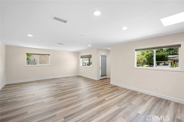Detail Gallery Image 11 of 26 For 8961 Foothill Bld, Sunland,  CA 91040 - 3 Beds | 2 Baths