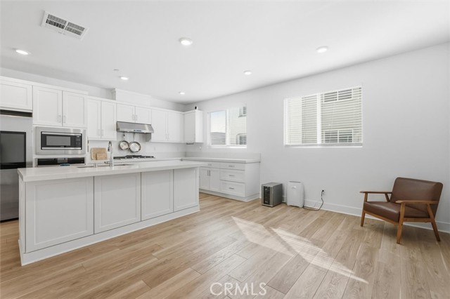 Detail Gallery Image 8 of 39 For 2750 W 182nd #129,  Torrance,  CA 90504 - 3 Beds | 3 Baths