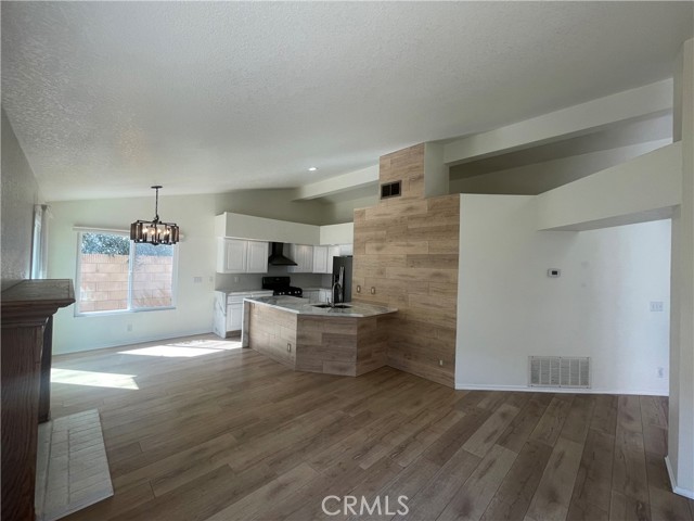 Detail Gallery Image 12 of 31 For 39312 Dunbar St a,  Palmdale,  CA 93551 - 3 Beds | 2 Baths