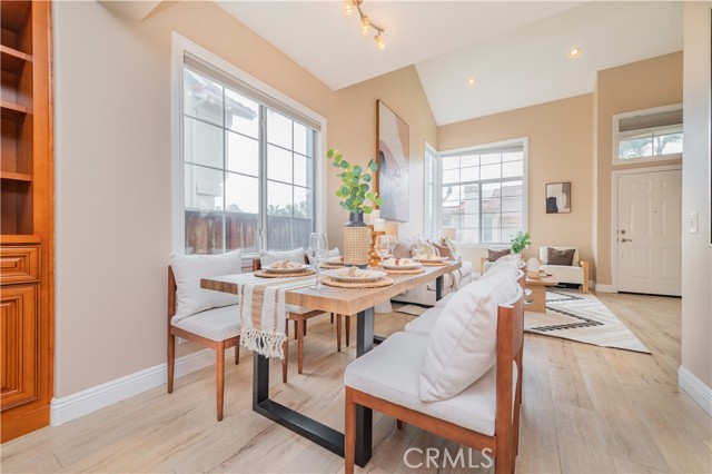 56 Egret Lane, Aliso Viejo CA: https://media.crmls.org/medias/b53f9679-7717-4796-be06-c93edfb8084c.jpg