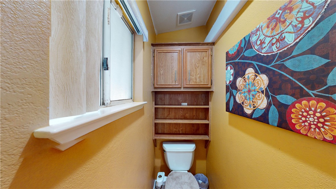 Detail Gallery Image 12 of 39 For 128 Sumac Ln, Fountain Valley,  CA 92708 - 3 Beds | 2 Baths