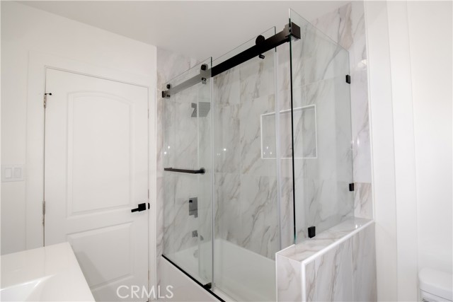 2101 Arlington Avenue, Los Angeles CA: https://media.crmls.org/medias/b53ffd9b-604a-492b-995f-ce2f56b6d650.jpg
