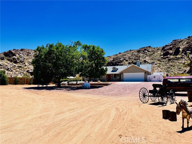 24212 Kansa Road, Apple Valley CA: https://media.crmls.org/medias/b540a8fd-2f35-4fcc-8e77-5044f76b0d6e.jpg