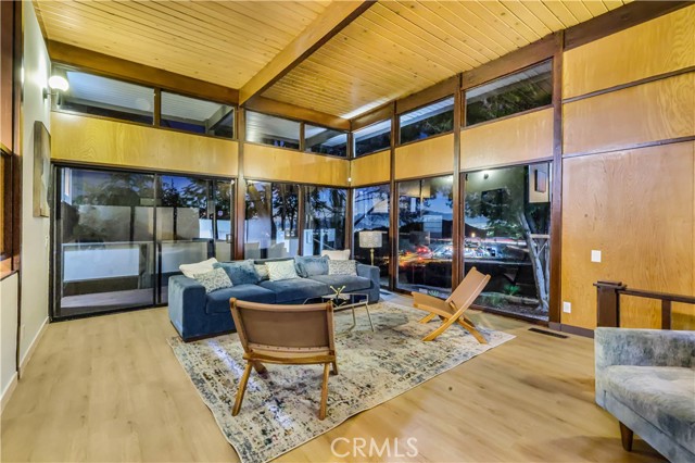 20289 Westpoint Drive, Riverside CA: https://media.crmls.org/medias/b540c58d-b7dc-4cf5-b2cf-e01f612160af.jpg