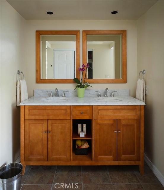 Detail Gallery Image 31 of 38 For 28982 N Shore Rd, Lake Arrowhead,  CA 92352 - 4 Beds | 5 Baths