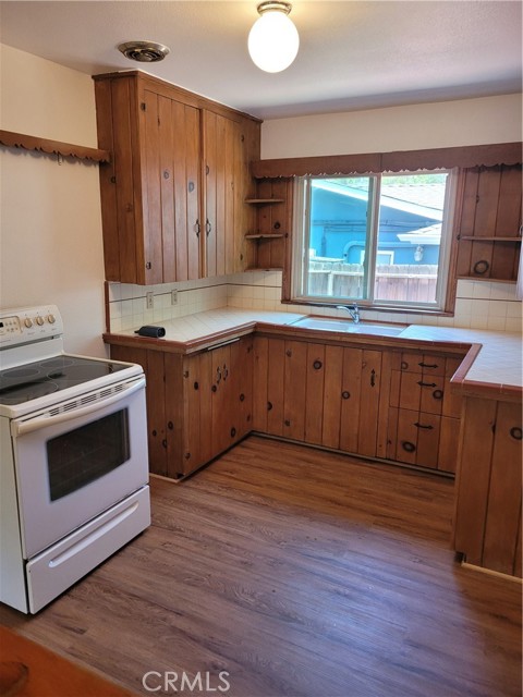 21205 Lopez Street, Woodland Hills CA: https://media.crmls.org/medias/b5410271-8b51-417f-82e5-be235826dea1.jpg