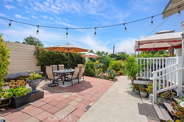 555 Through Street, Laguna Beach CA: https://media.crmls.org/medias/b54187d7-6c5c-4f93-b2f4-83bff030c714.jpg