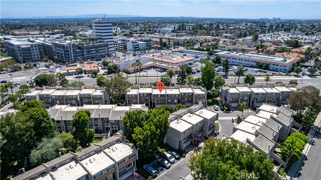 https://media.crmls.org/medias/b54247a6-529e-40a7-8501-3ab7585fd529.jpg?preset=X-Large