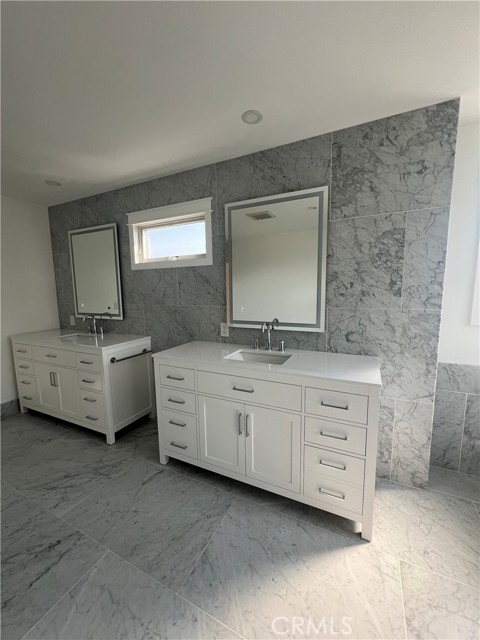 2517 Fairway Drive, Costa Mesa CA: https://media.crmls.org/medias/b543e0c9-a3ac-4b7a-83ec-c52e3060615e.jpg