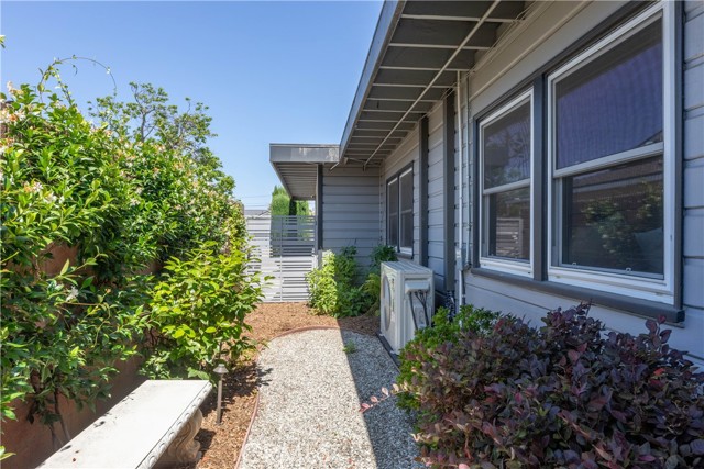 2054 Pattiz Avenue, Long Beach CA: https://media.crmls.org/medias/b543fe2a-bd69-49aa-8fd8-220ca945458c.jpg
