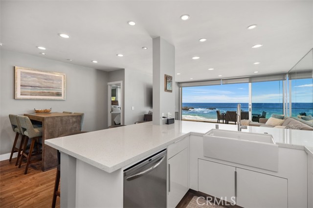 31755 Coast, Laguna Beach CA: https://media.crmls.org/medias/b54454cf-00ab-418c-84e3-b9497fc9d213.jpg