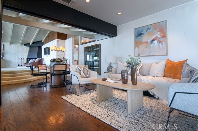 Detail Gallery Image 10 of 42 For 395 Meadow Ln, Newport Beach,  CA 92660 - 3 Beds | 3 Baths