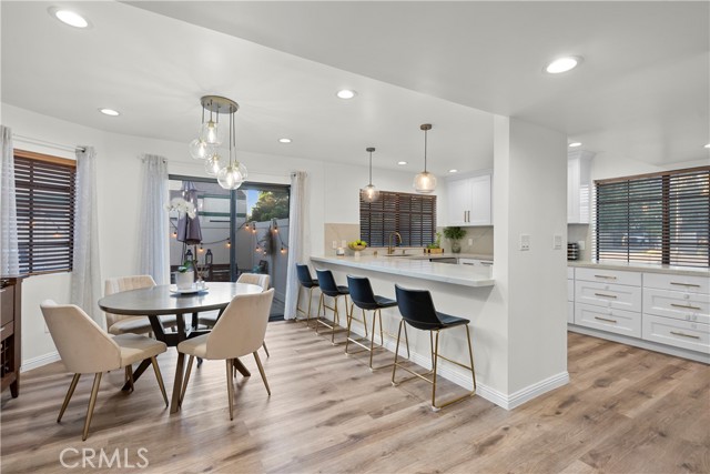 19512 Roscoe Boulevard, A photo 3
