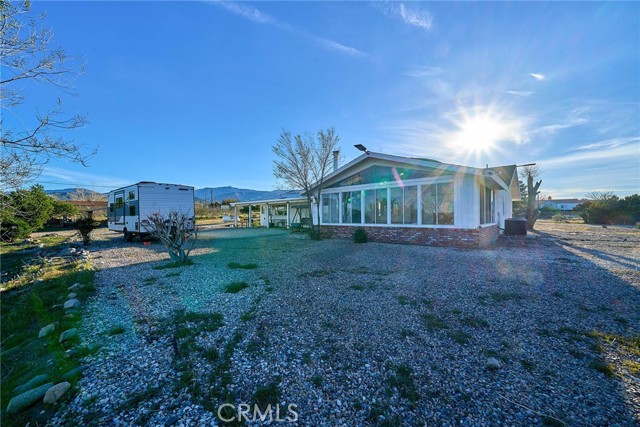 Detail Gallery Image 4 of 28 For 9783 Corton Rd, Phelan,  CA 92371 - 3 Beds | 2/1 Baths