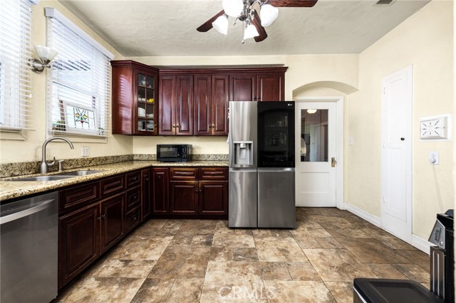 Detail Gallery Image 30 of 53 For 4202 University, Riverside,  CA 92501 - 4 Beds | 3 Baths