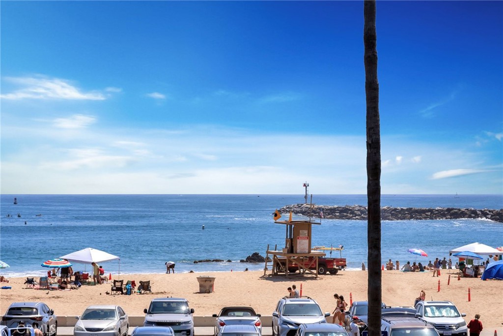 https://media.crmls.org/medias/b546a9f1-5adf-40a5-8042-61b5bc9c2c10.jpg?preset=X-Large