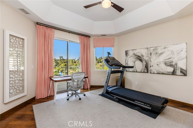 Detail Gallery Image 11 of 31 For 11527 Dona Dolores Pl, Studio City,  CA 91604 - 6 Beds | 7/1 Baths