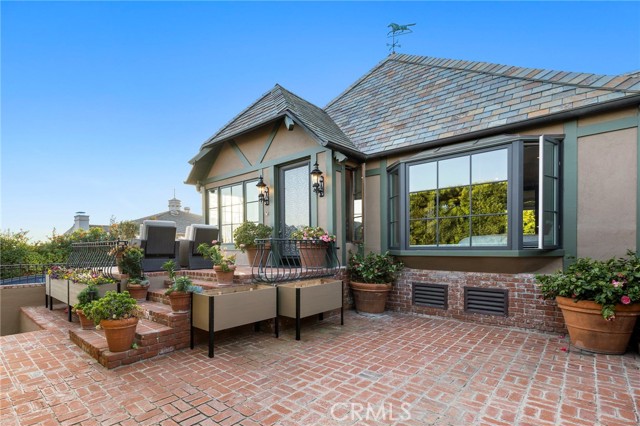 Detail Gallery Image 3 of 34 For 486 Holly St, Laguna Beach,  CA 92651 - 4 Beds | 4 Baths