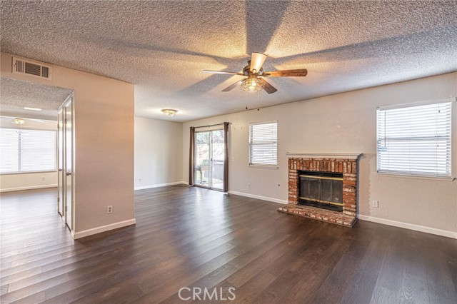 Detail Gallery Image 8 of 47 For 2816 Dartmouth Dr, Lancaster,  CA 93536 - 3 Beds | 2/1 Baths