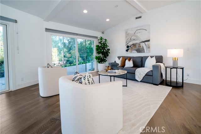 Detail Gallery Image 14 of 33 For 753 Claymont Dr, Los Angeles,  CA 90049 - 3 Beds | 3 Baths
