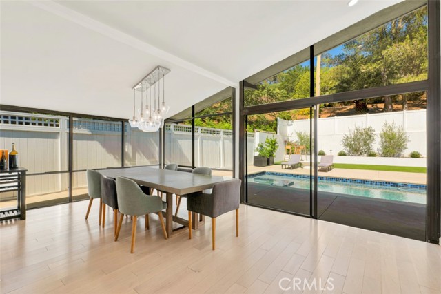 2712 N Beverly Glen Boulevard, Los Angeles CA: https://media.crmls.org/medias/b5484629-9357-4688-af27-ce5f9ad184d5.jpg