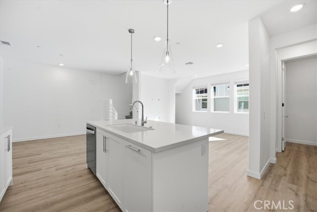 Detail Gallery Image 11 of 32 For 2392 Haley Point Drive #103,  Ventura,  CA 93003 - 2 Beds | 2/1 Baths